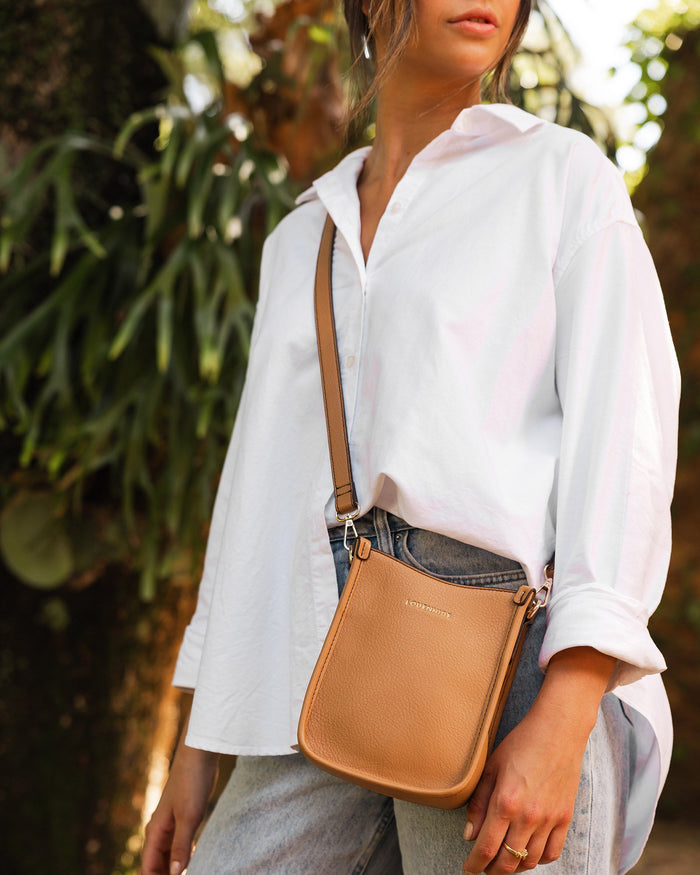 Load image into Gallery viewer, LOUENHIDE PARKER PHONE CROSSBODY BAG - CAMEL