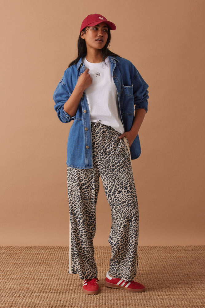 Load image into Gallery viewer, CERES LIFE STEVIE SLOUCHY SPLIT HEM TEE - WHITE/CHOC MONOGRAM