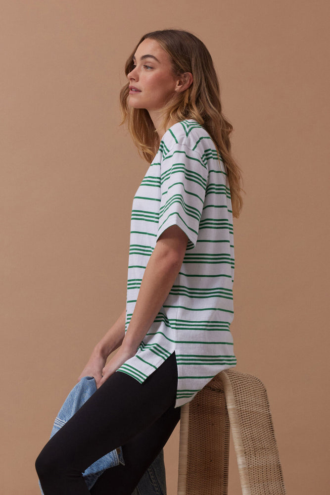 Load image into Gallery viewer, CERES LIFE LONGLINE STEP HEM TEE - KELLY STRIPE