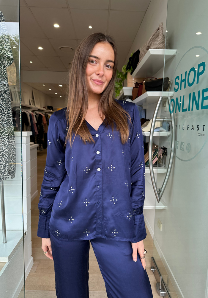 Load image into Gallery viewer, RUBYYAYA MUNCHEN SHIRT - NAVY