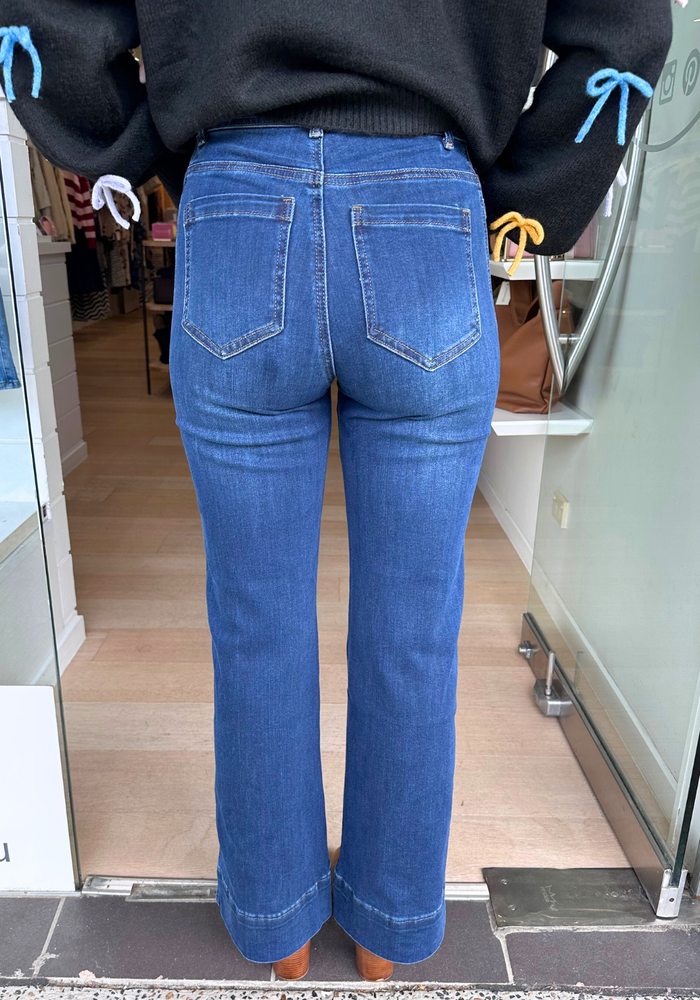Load image into Gallery viewer, KENNY STRAIGHT LEG JEAN - MEDIUM WASH