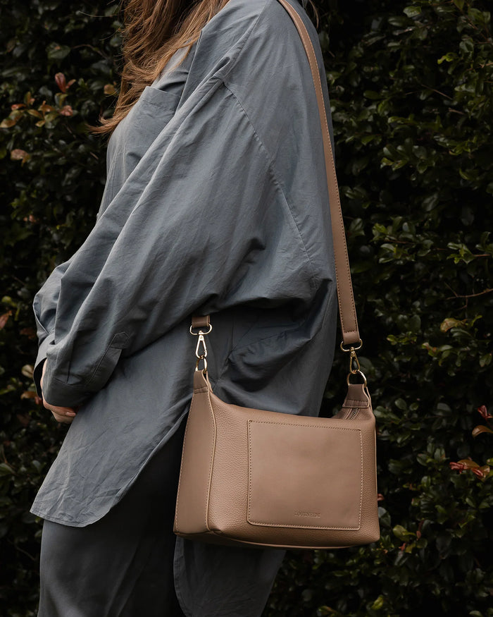 Load image into Gallery viewer, LOUENHIDE HAVANNA CROSSBODY BAG - MOCHA