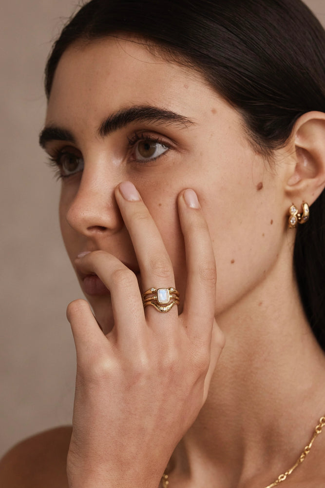Load image into Gallery viewer, TONI MAY ROMY STACKER RING - MOONSTONE/GOLD