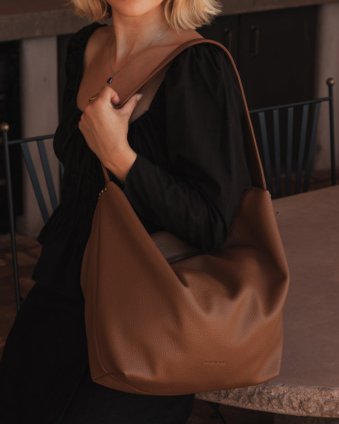 Load image into Gallery viewer, LOUENHIDE MORGAN SHOULDER BAG - CARAMEL
