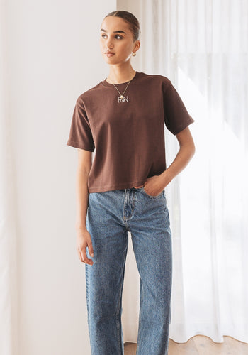 FEATHER + NOISE SIGNATURE TEE - CHOCOLATE