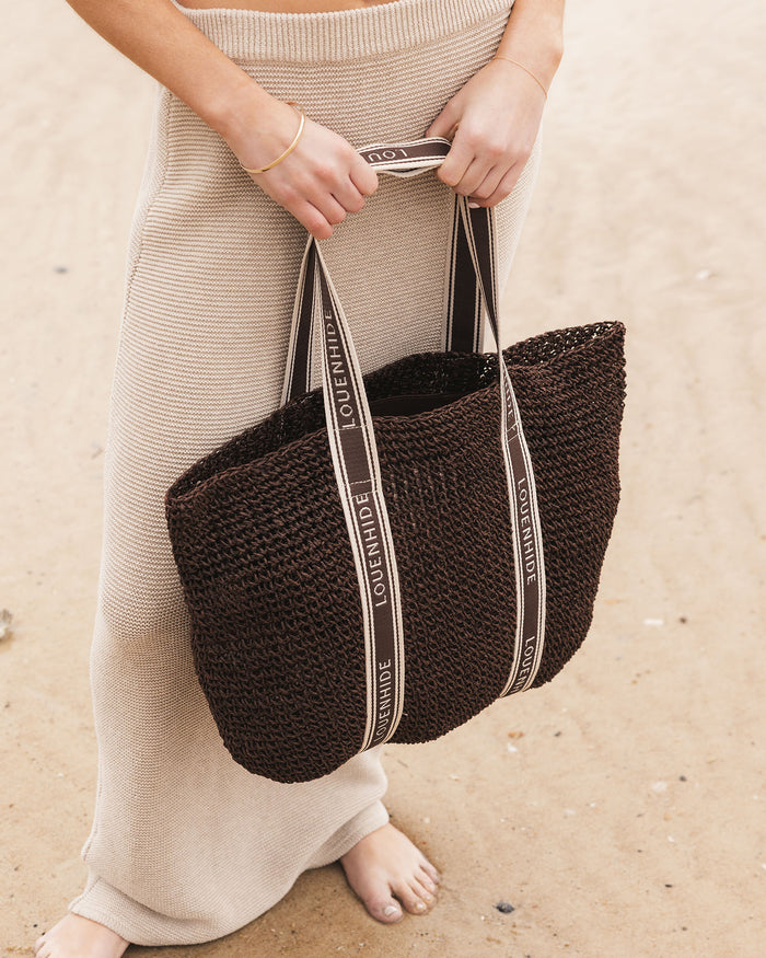 Load image into Gallery viewer, LOUENHIDE BALI BEACH BAG - CHOCOLATE RAFFIA