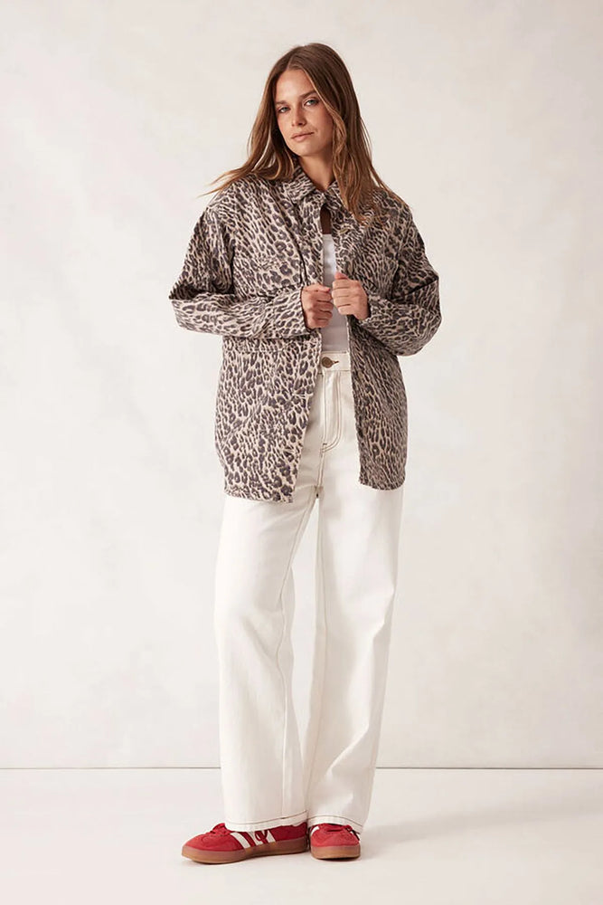 Load image into Gallery viewer, CERES LIFE BOBBI SIDE POCKET DENIM SHACKET - LEOPARD