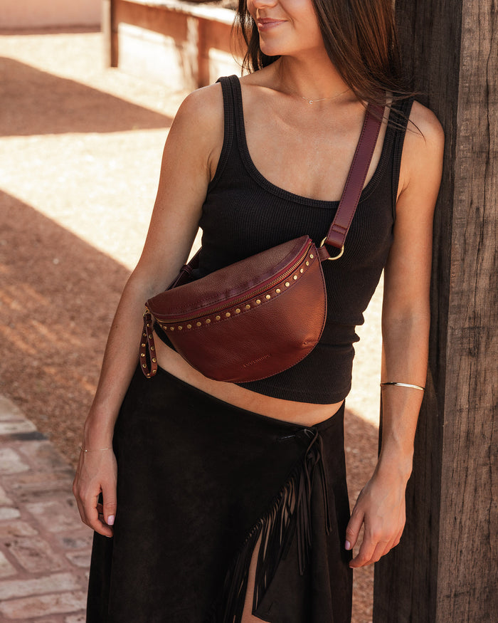 Load image into Gallery viewer, LOUENHIDE CASSIDY BELT BAG - BURGUNDY