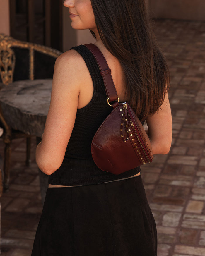 Load image into Gallery viewer, LOUENHIDE CASSIDY BELT BAG - BURGUNDY