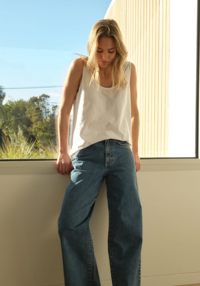 Load image into Gallery viewer, CERES LIFE BLOOM SLOUCHY SCOOP TANK - WHITE