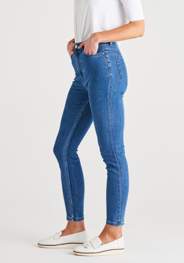 Load image into Gallery viewer, BETTY BASICS ESSENTIAL JEANS - VINTAGE BLUE