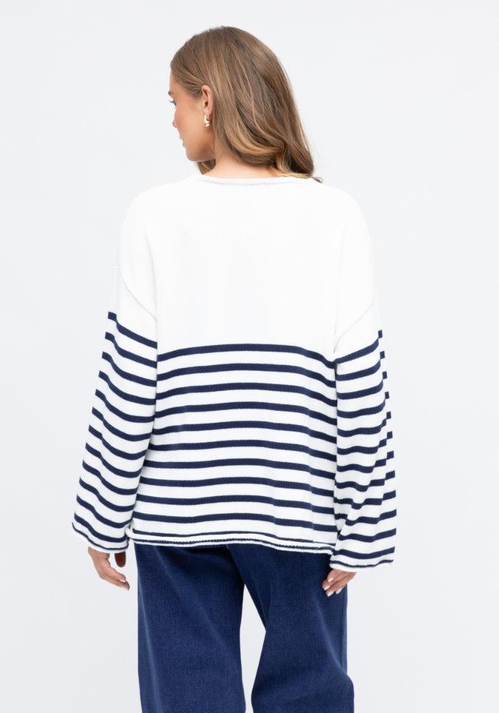 Load image into Gallery viewer, BROOKLYN V NECK KNIT - WHITE &amp; NAVY