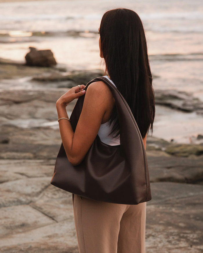 Load image into Gallery viewer, LOUENHIDE MONACO BAG - CHOCOLATE