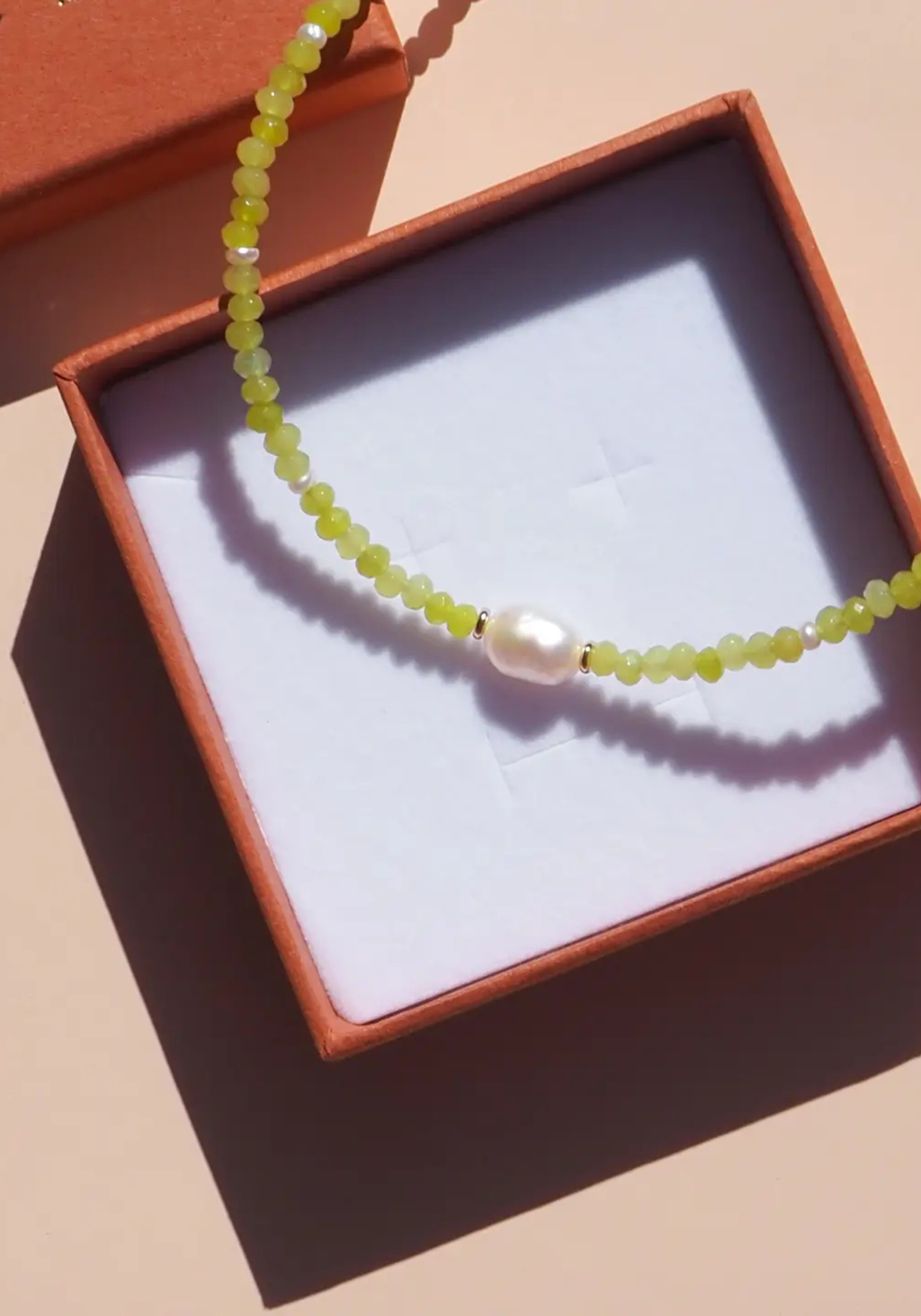 ALESI FRESHWATER PEARL BEADED NECKLACE - LIME GEMSTONE