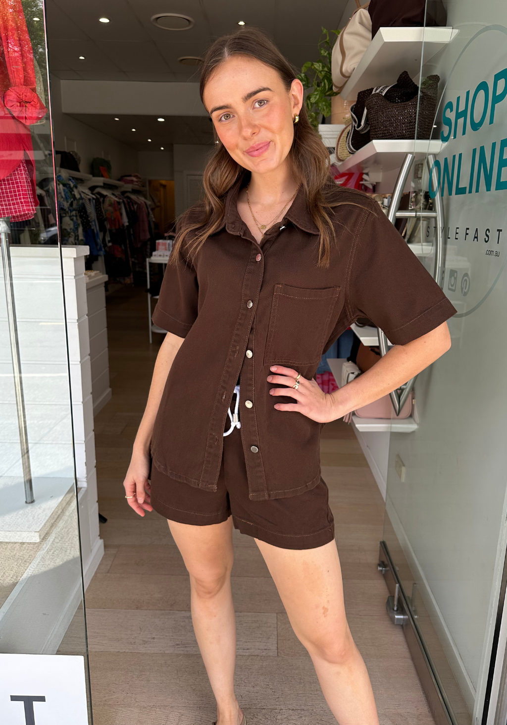 FALLON SHORT SLEEVE SHIRT - CHOCOLATE