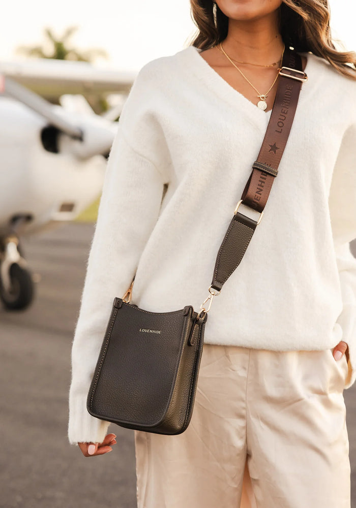 LOUENHIDE PARKER PHONE CROSSBODY BAG - CHOCOLATE
