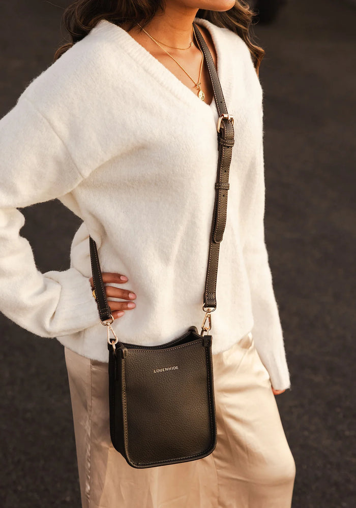 LOUENHIDE PARKER PHONE CROSSBODY BAG - CHOCOLATE