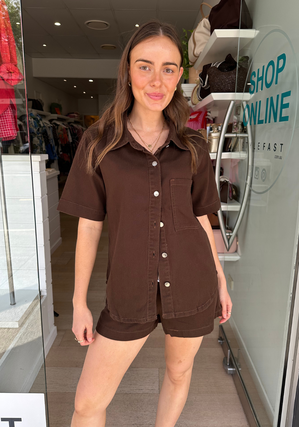 FALLON SHORT SLEEVE SHIRT - CHOCOLATE