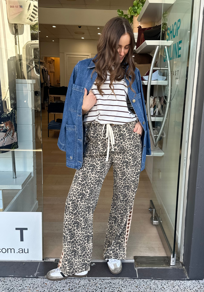 Load image into Gallery viewer, JUNA RACER JEANS - CHOC HEART