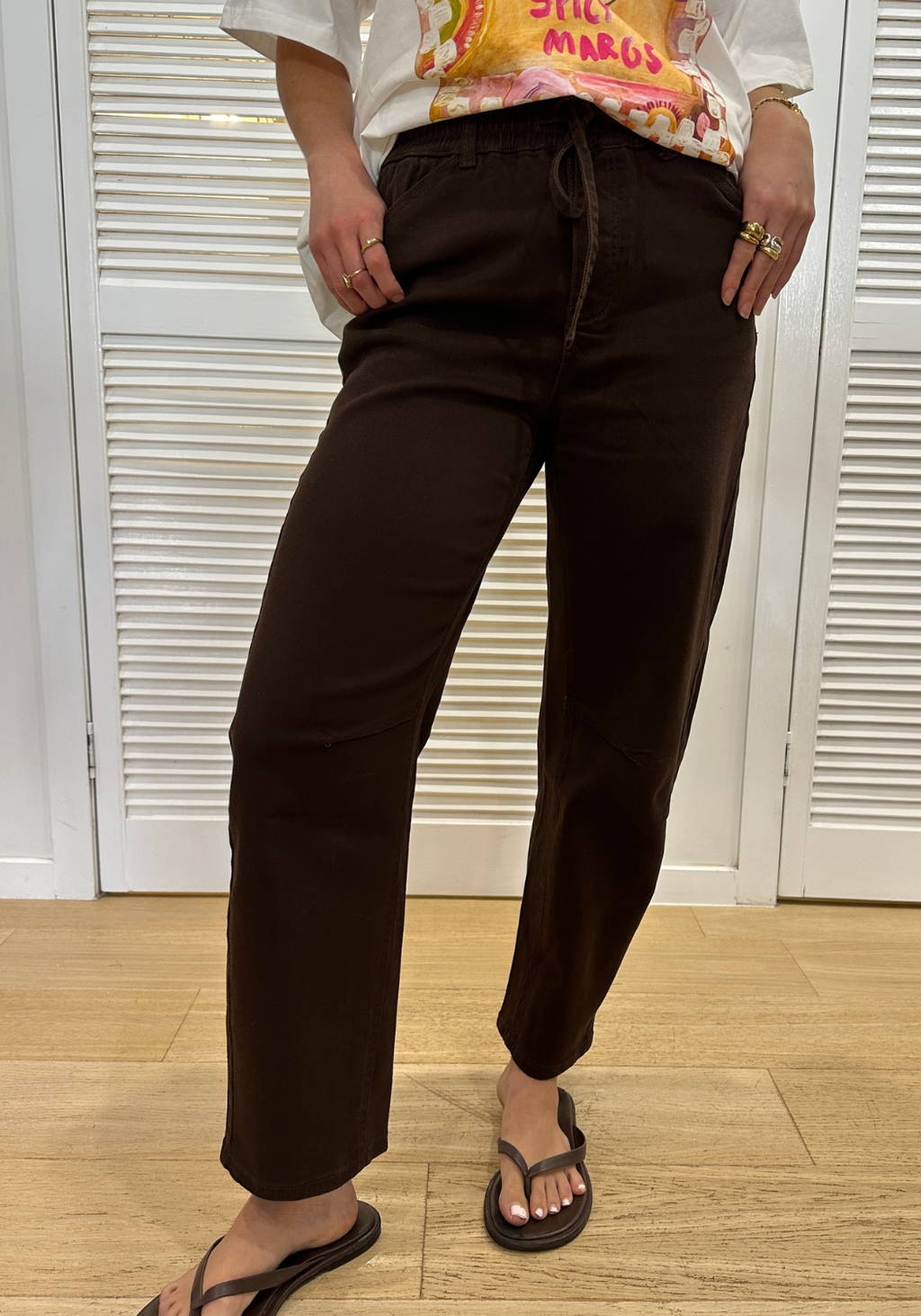 FRANKIE FULL LENGTH BARREL JEAN - CHOCOLATE