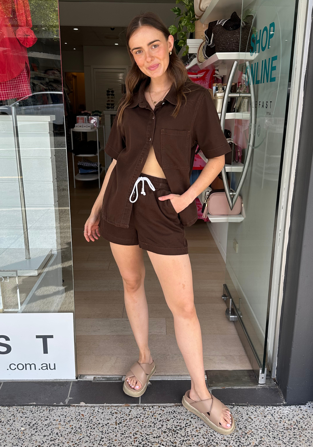 FALLON SHORT SLEEVE SHIRT - CHOCOLATE