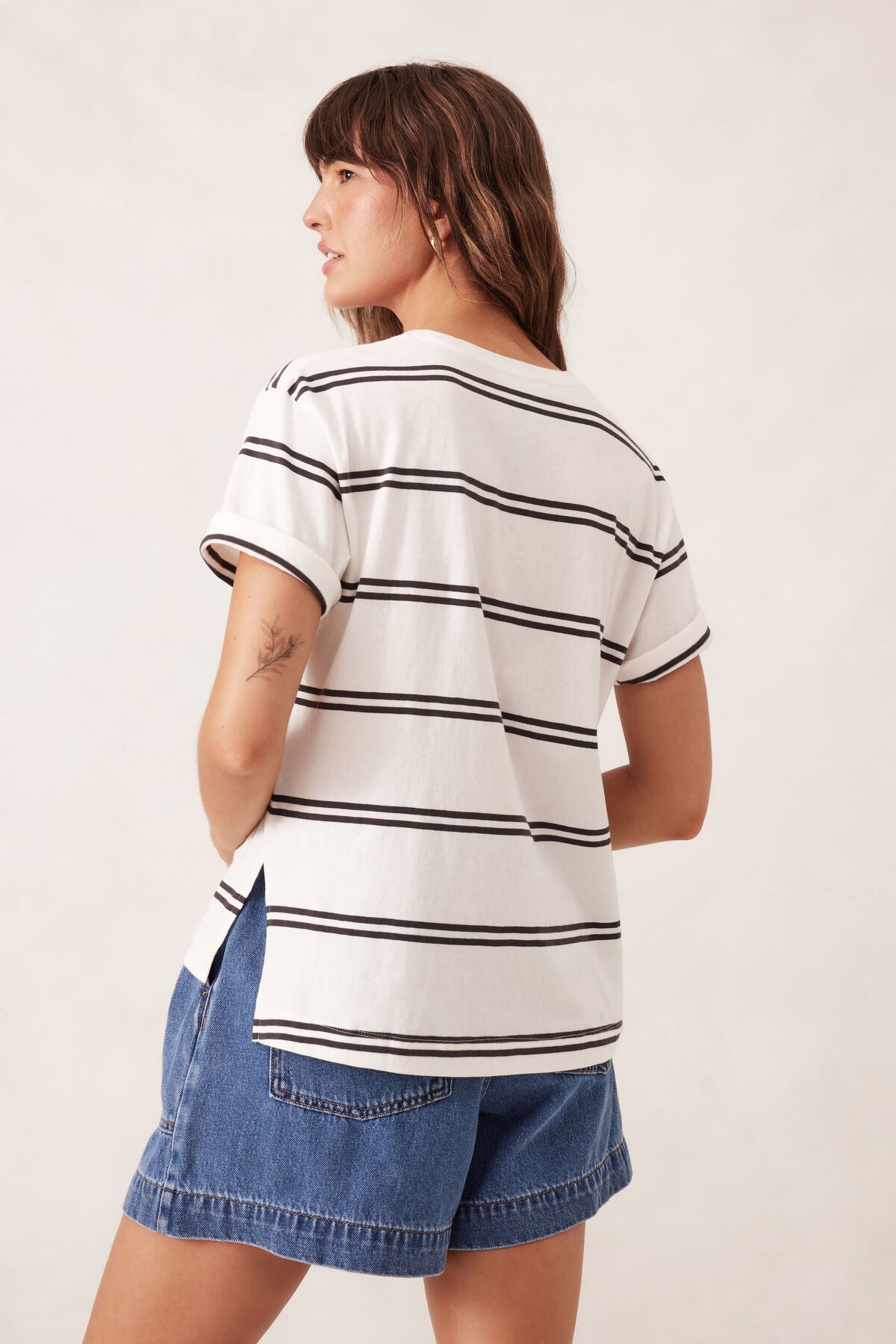 CERES LIFE SLOUCHY SPLIT HEM TEE - VANILLA/PHANTOM