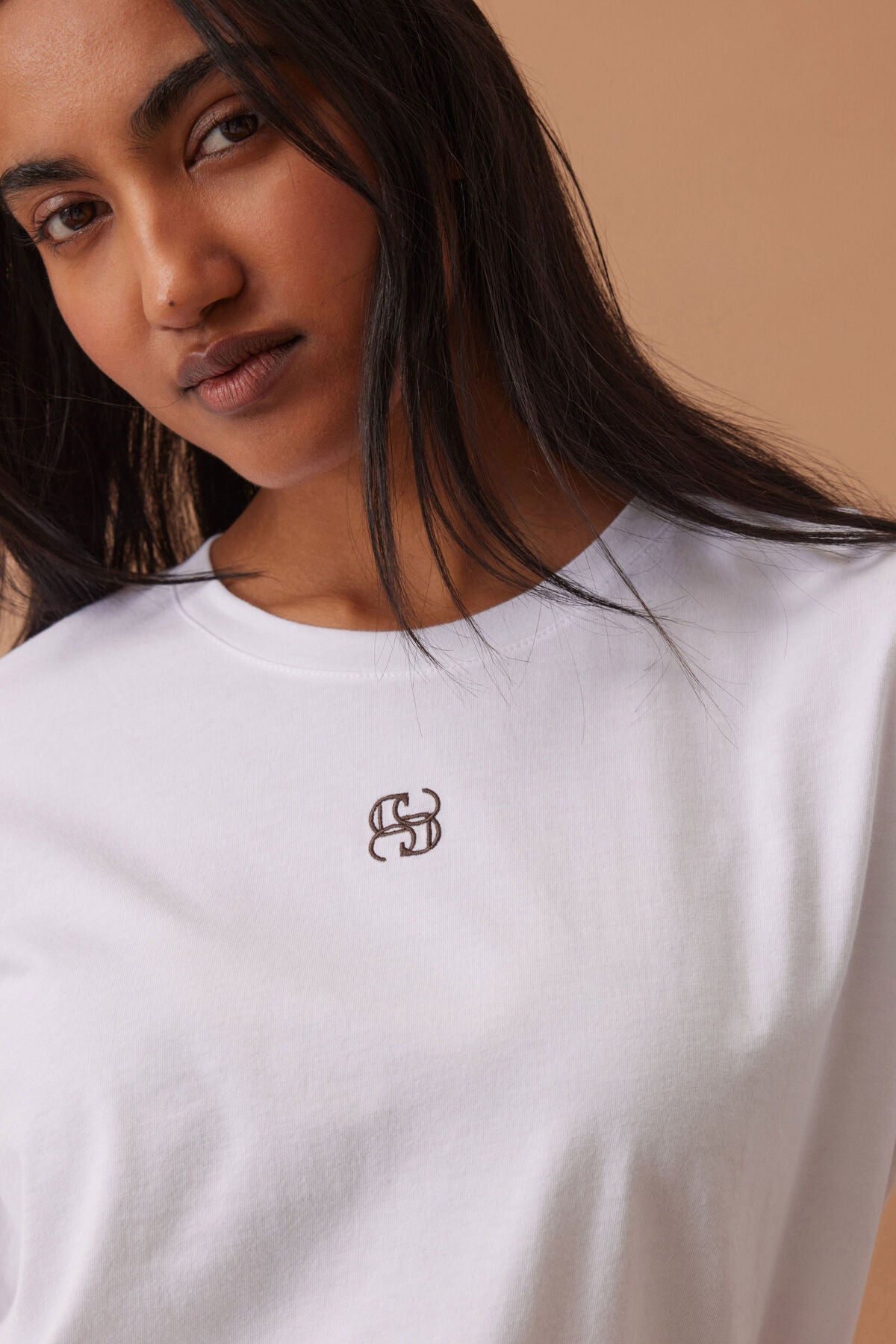 CERES LIFE STEVIE SLOUCHY SPLIT HEM TEE - WHITE/CHOC MONOGRAM