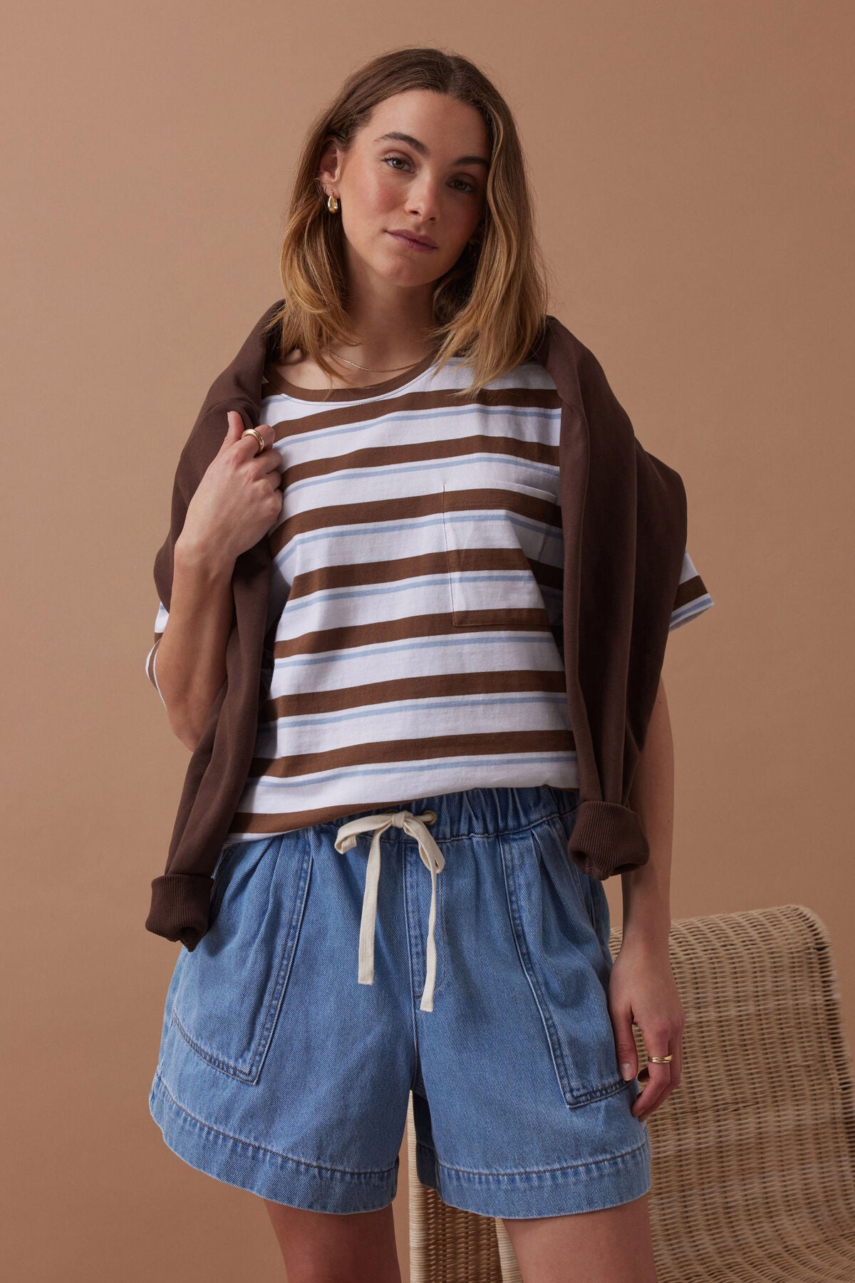 CERES LIFE DARCY RELAXED EVERYDAY SHORT - MID WASH BLUE