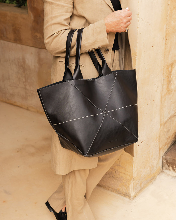 Load image into Gallery viewer, LOUENHIDE ROMA TOTE BAG - BLACK