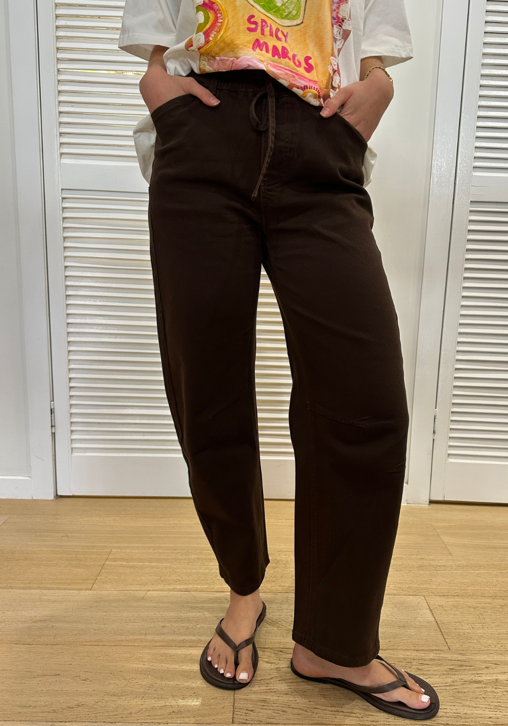 FRANKIE FULL LENGTH BARREL JEAN - CHOCOLATE