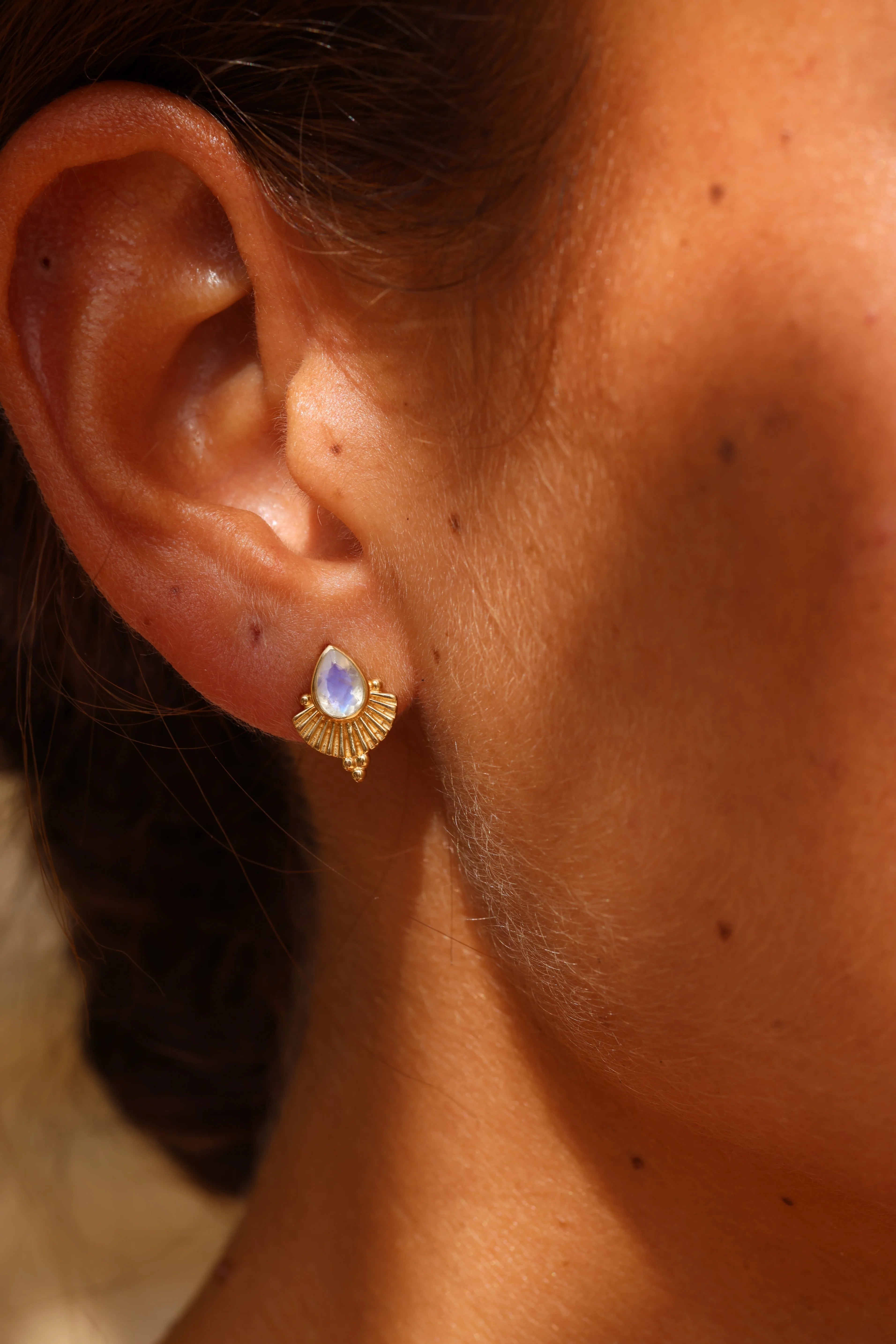 TONI MAY VENUS MOONSTONE EARRINGS - GOLD