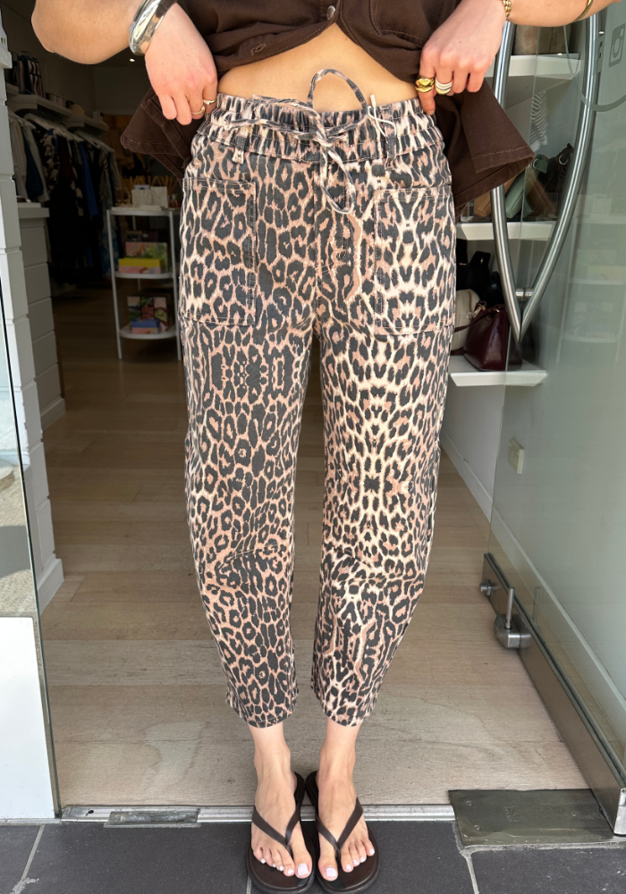 LEO DENIM BARREL JEANS - LEOPARD