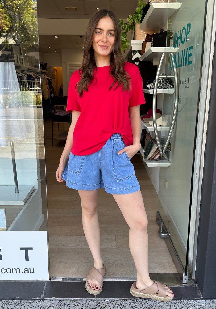 JESSIE EASY TUCK TEE - RED