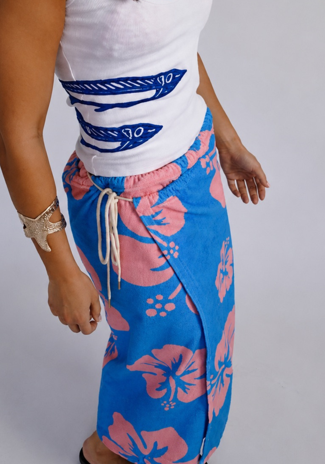 SASSY SURF OCEAN BLOOM BEACH TOWEL SKIRT - BLUE/PINK