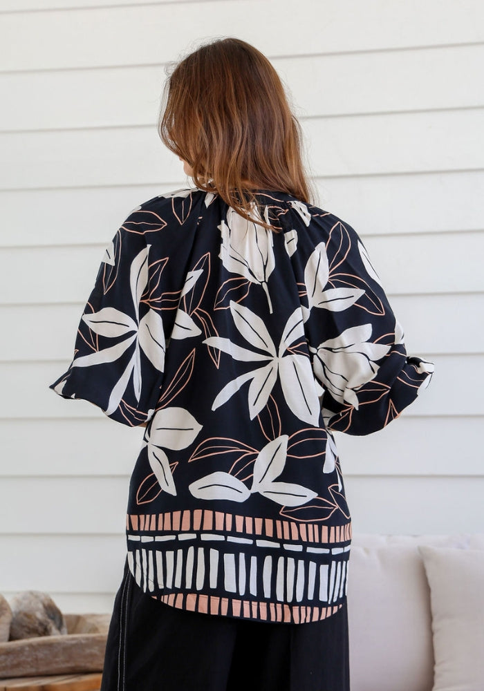Load image into Gallery viewer, RAVENNA BLOUSE - BLACK PRINT