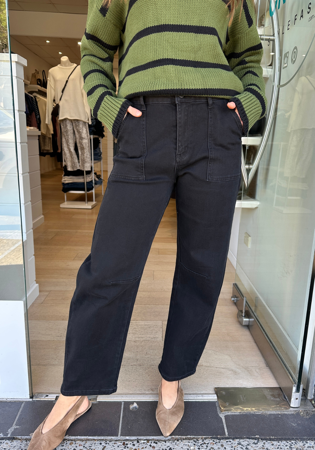 ANDY BARREL LEG JEAN - BLACK