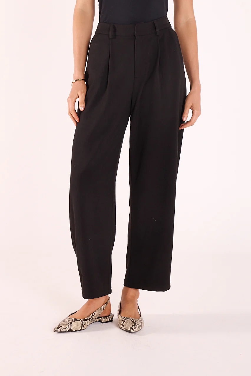 FEATHER + NOISE ANDIE CROPPED BARREL PANT - BLACK