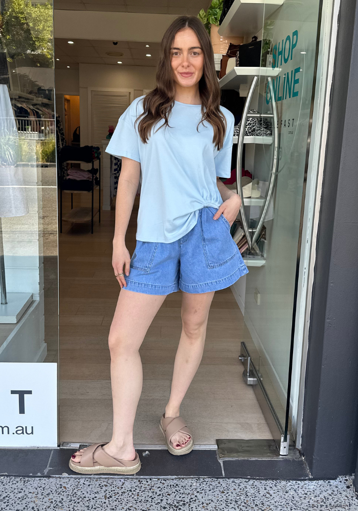 JESSIE EASY TUCK TEE - BABY BLUE