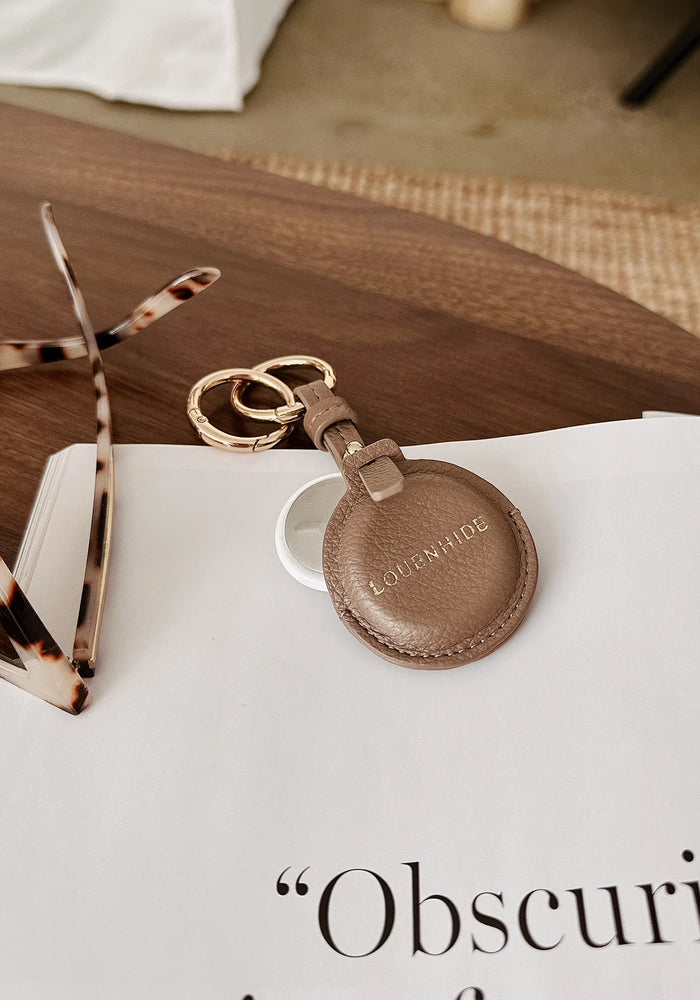 LOUENHIDE OPAL AIRTAG CASE - MOCHA