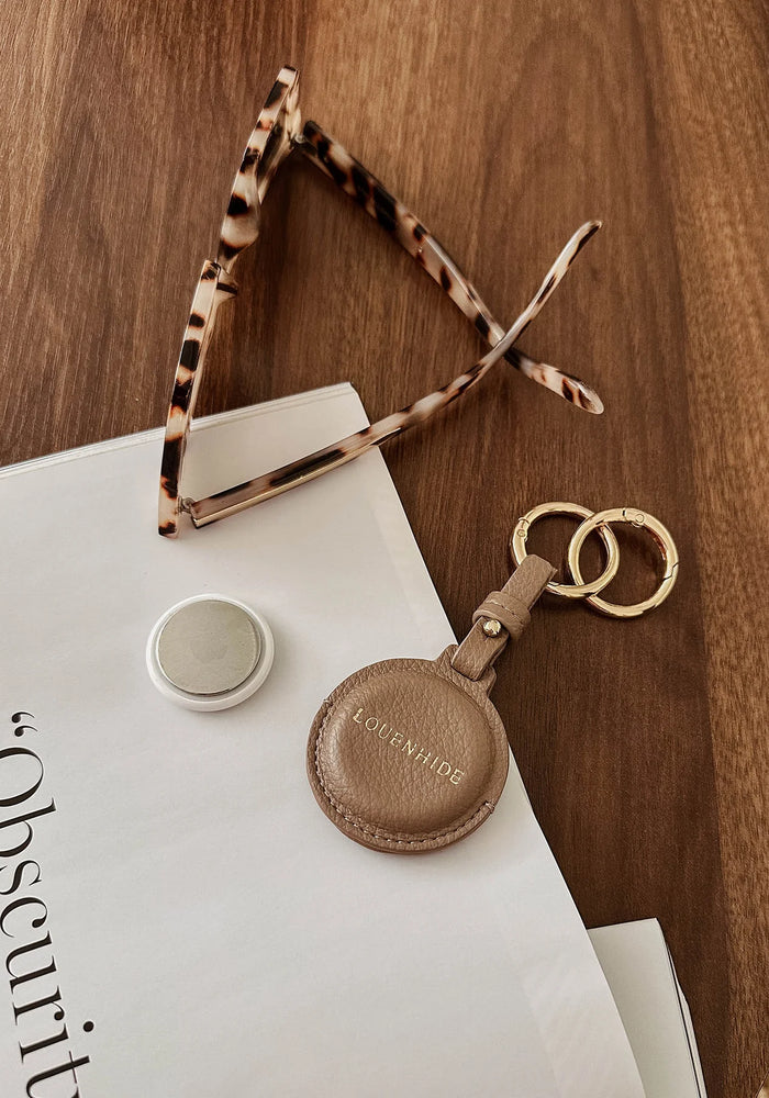 LOUENHIDE OPAL AIRTAG CASE - MOCHA