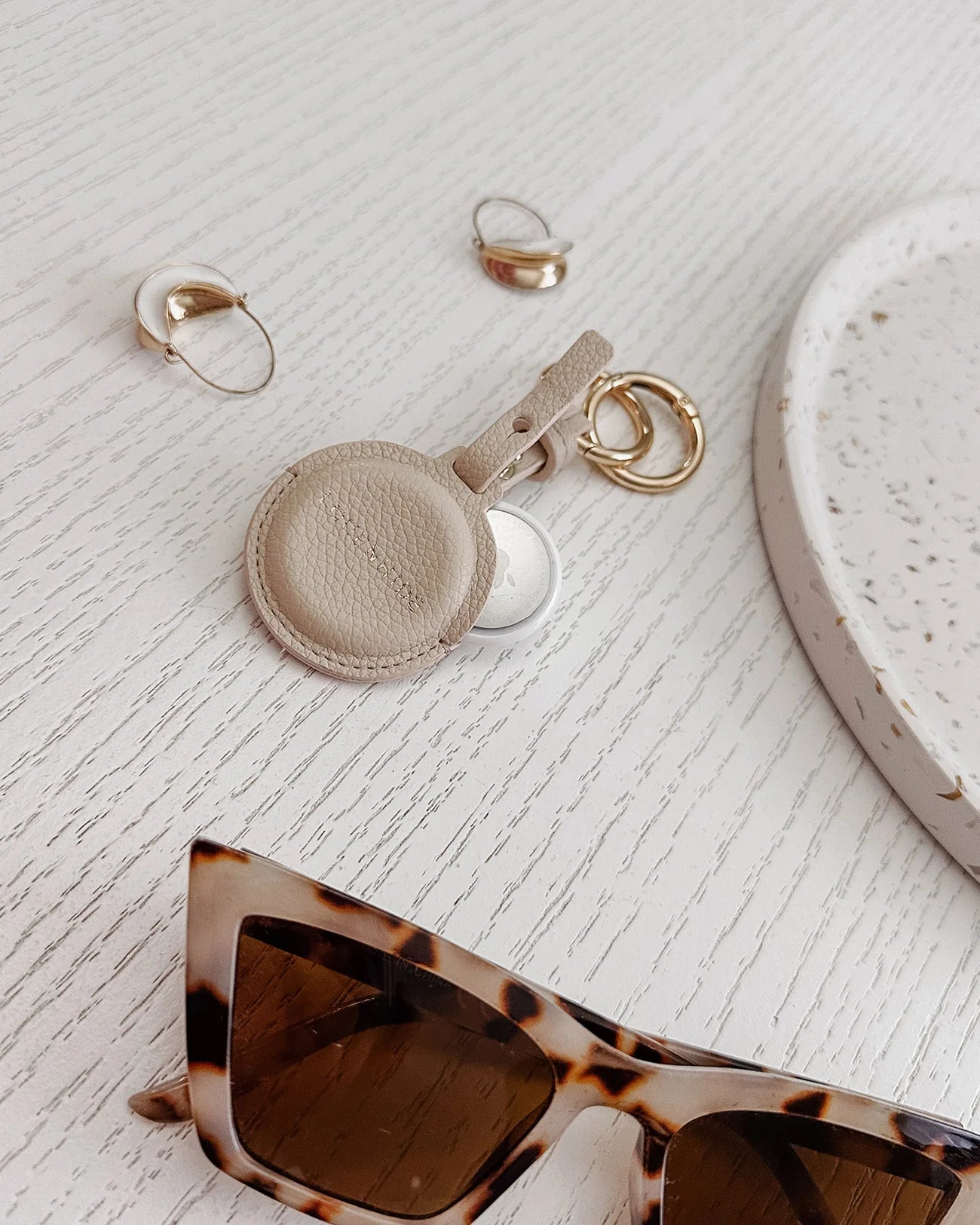 LOUENHIDE OPAL AIRTAG CASE - VANILLA