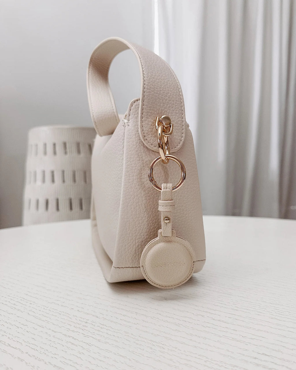 LOUENHIDE OPAL AIRTAG CASE - VANILLA