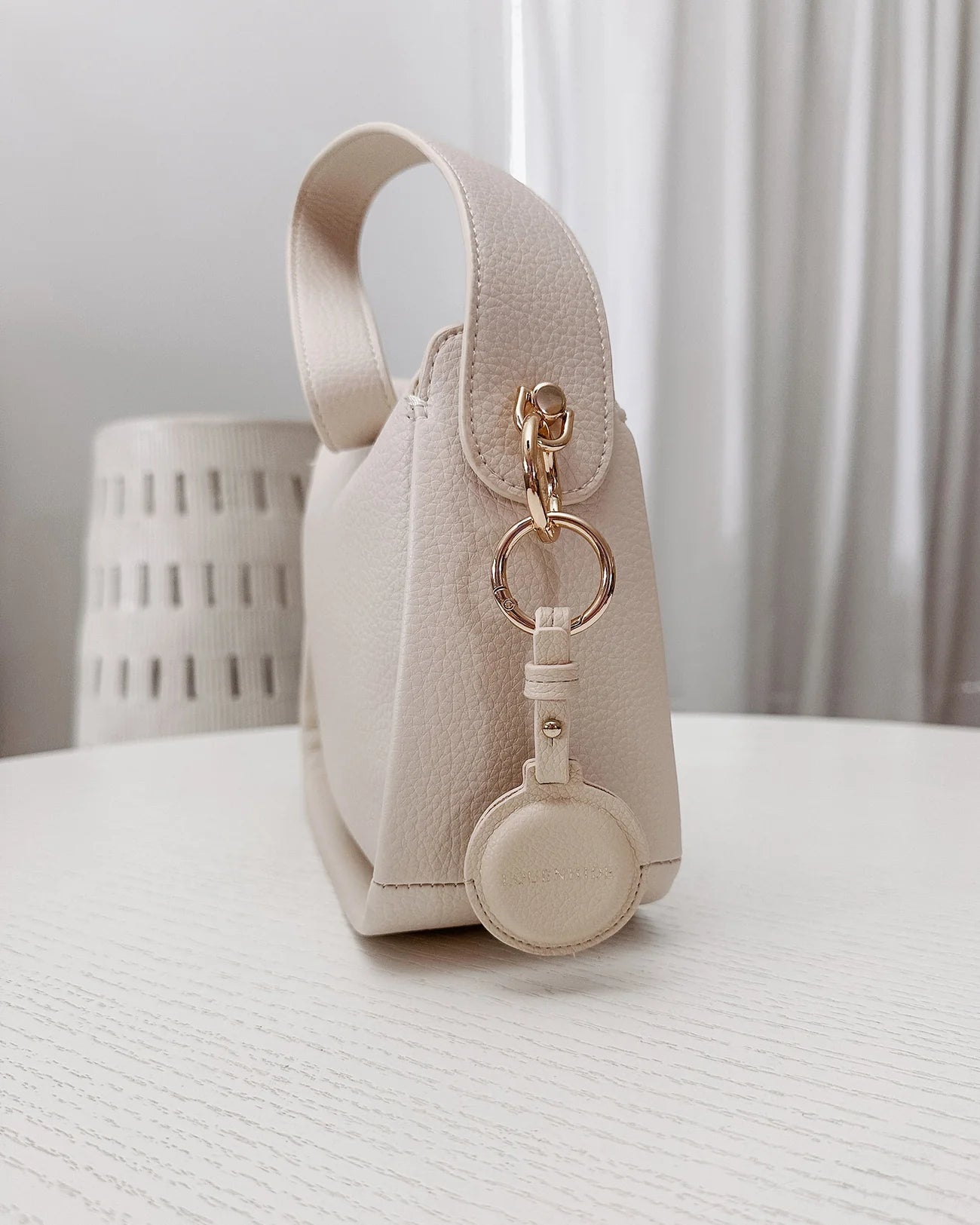 LOUENHIDE OPAL AIRTAG CASE - VANILLA