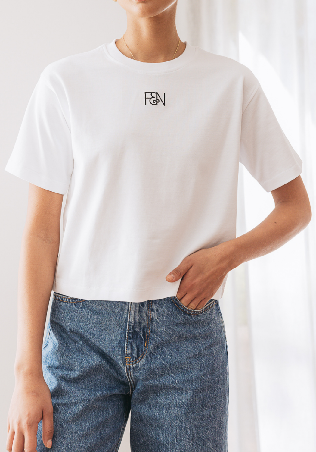 FEATHER + NOISE SIGNATURE TEE - WHITE