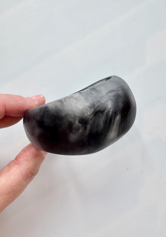 THICK RESIN STACKING CUFF - BLACK