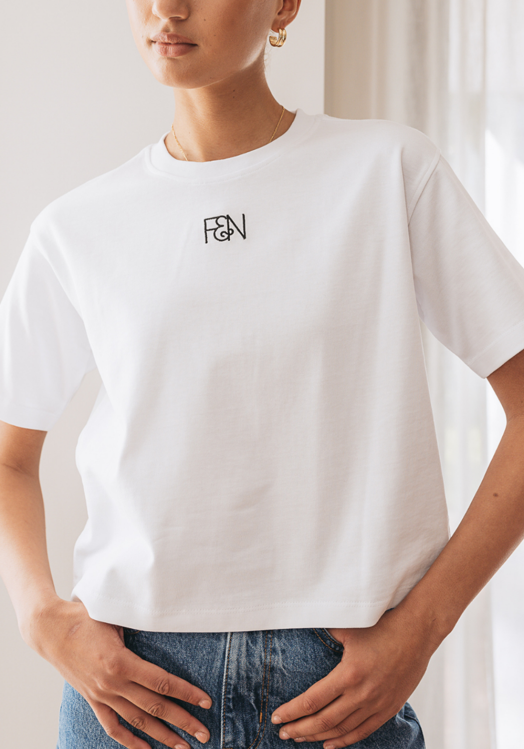 FEATHER + NOISE SIGNATURE TEE - WHITE