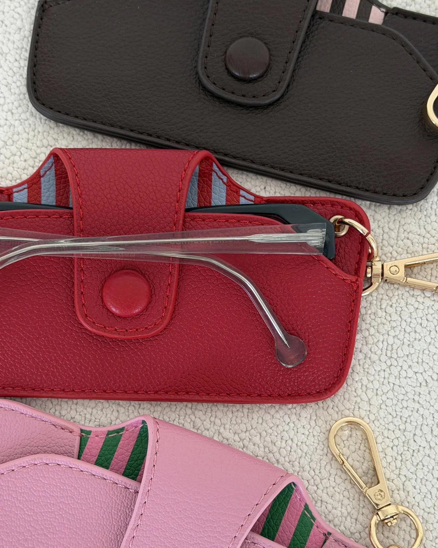 LOUENHIDE SKITTLE SUNGLASS CASE - RED/SKY BLUE