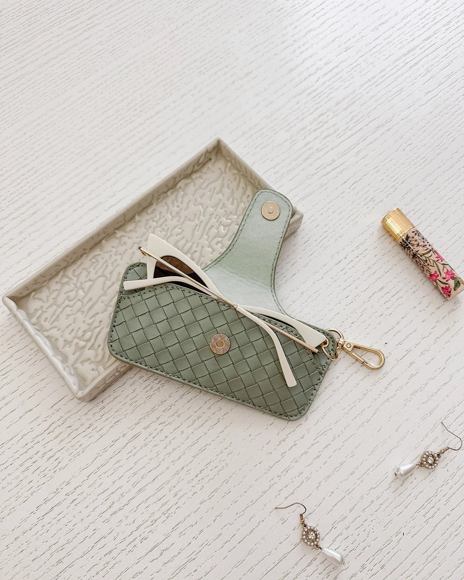 LOUENHIDE SKITTLE SUNGLASS CASE - WOVEN SAGE GREEN