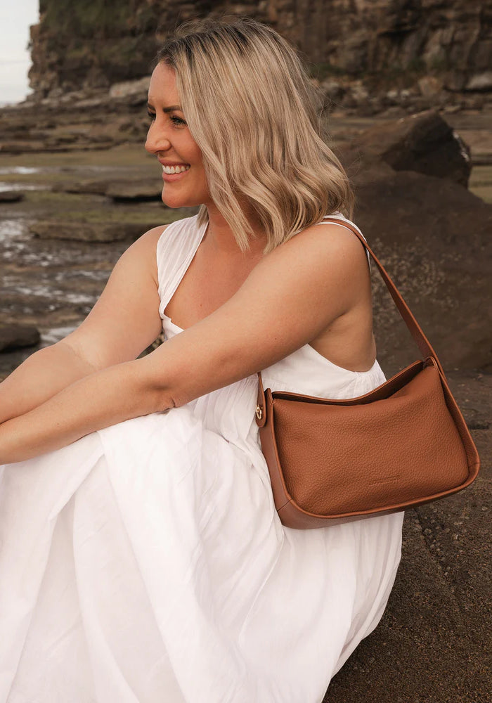LOUENHIDE MADDIE SHOULDER BAG - TAN