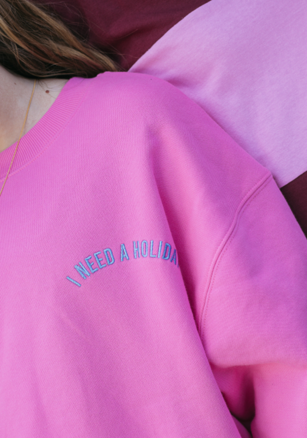 FEATHER + NOISE HOLIDAY LOGO CREW - PINK